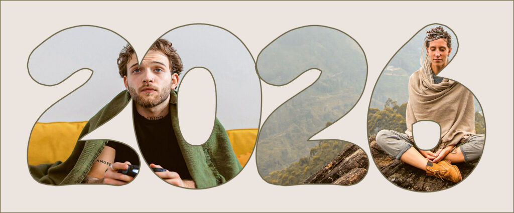 Zahl 2026 und darin ein Junger Mann der einen anschaut und eine Frau die auf einem Berg meditiert.